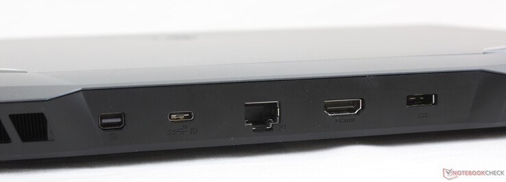 Parte trasera: Mini DP 1.4, 1x Thunderbolt 4, 2.5 Gigabit LAN, HDMI 2.0b, fuente de alimentación