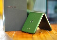 El Motorola Razr Plus 2026 ofrece mayor estabilidad y durabilidad gracias a su nueva bisagra de titanio.