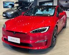 El actualizado Tesla Model S de 2022 viene con nuevos faros, luces traseras y un nuevo puerto de carga para algunos mercados (Imagen: Caster)