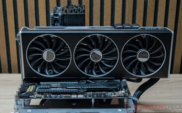 XFX Speedster MERC 310 Radeon RX 7900 XTX Black Edition durante las mediciones del nivel de ruido