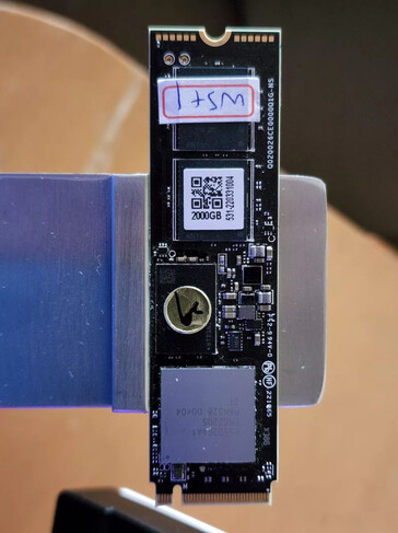 Prototipo de SSD PCIe Gen5 NVMe con controlador Phison E26 y NAND B58R de 232 capas de Micron. (Fuente de la imagen: Tom's Hardware)