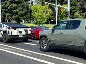 Diseño del Cybertruck vs Rivian R1T (imagen: CTOwnersClub)