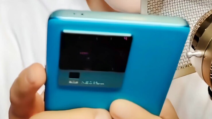 La joroba de la cámara de este smartphone parece la de un buque insignia de Vivo, pero tiene lo que parece ser la marca iQOO Neo. (Fuente: Digital Chat Station vía Weibo)