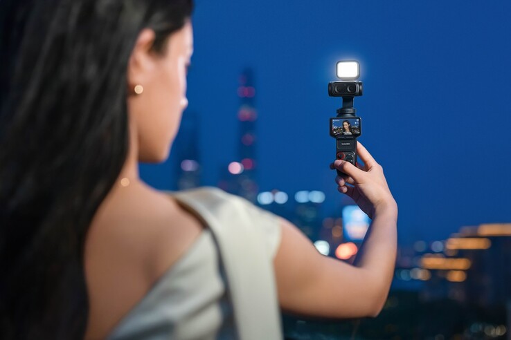 La Insta360 Luna Ultra tiene un diseño de doble lente