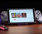 El mando de juegos inalámbrico Abxylute S8 se estira para adaptarse a la Nintendo Switch, así como a otros dispositivos móviles. (Fuente de la imagen: Abxylute)