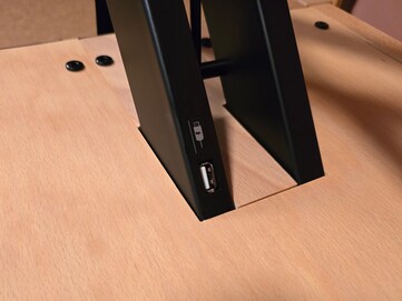 Puede alimentar una tableta o un smartphone a través del puerto USB-A.