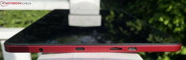 Izquierda: toma de auriculares de 3,5 mm, USB-C 2.0, ranura microSD, USB-C 3.1 Gen 1 con DisplayPort