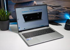Geekom GeekBook M16 con Intel Core Ultra 9 y batería de 99,9 Wh