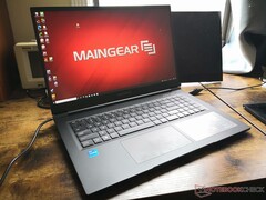 El Maingear Vector Pro es un kilo y medio más ligero que el Razer Blade Pro y con un rendimiento casi idéntico