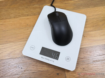 El ratón por sí solo pesa unos 45 g
