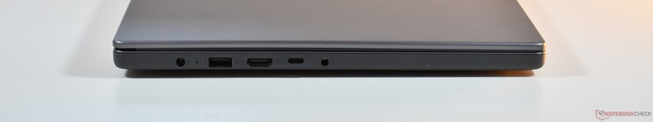 izquierda: Puerto de carga, USB-A 3.2 Gen 1, HDMI, USB-C 3.2 Gen 1 (incl. PD/DP), audio de 3,5 mm