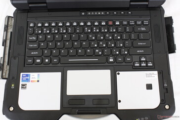 Diseño de teclado con cuatro niveles de retroiluminación blanca. No hay opción de color rojo para la retroiluminación. Todas las teclas y símbolos se iluminan