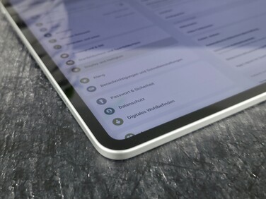 Análisis del Oppo Pad 4 Pro. (Fuente de la imagen: Marcus Herbrich/Notebookcheck)