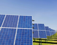Tiempos soleados para el sector solar estadounidense, ya que se prevé que la instalación alcance los 32 GW en 2024 (Fuente de la imagen: Zbynek Burival)