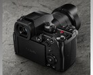 La G9II tiene un formato compacto y ergonómico (Fuente de la imagen: Panasonic)