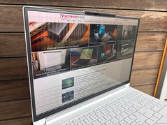 Al aire libre (día luminoso, sin luz solar directa)