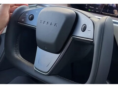 Tesla ofrece el nuevo volante Yoke para el Model S y el Model X (imagen: Tesla / @dkrasniy, X-App)