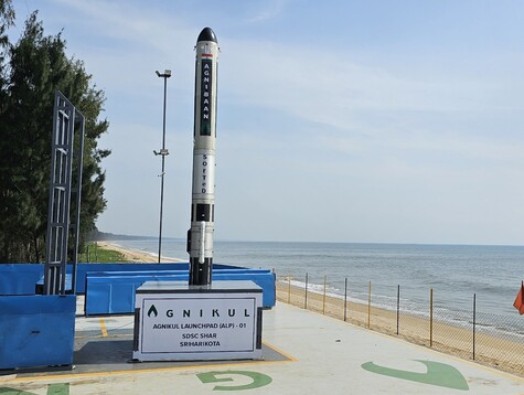 El cohete Agnibaan en la plataforma de lanzamiento (Fuente de la imagen: Agnikul)
