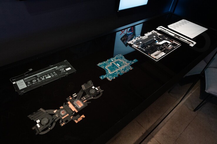 Desmontaje del Alienware x14 (imagen vía Dell)