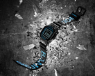 El Casio G-Shock x Bamford 5600 (en la imagen) tiene los acentos azules de la marca de moda alrededor del bisel, el marco de la esfera y el texto. (Fuente de la imagen: Casio/Bamford)