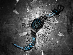 El Casio G-Shock x Bamford 5600 (en la imagen) tiene los acentos azules de la marca de moda alrededor del bisel, el marco de la esfera y el texto. (Fuente de la imagen: Casio/Bamford)