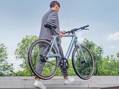 La Fiido Air es una bicicleta eléctrica de carbono que pesa 13 kg (~28,7 lbs). (Fuente de la imagen: Fiido)