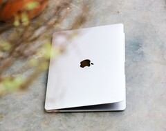 Apple se espera que lance pronto un MacBook barato con pantalla de 12,9 pulgadas (Fuente de la imagen: Thai Nguyen)