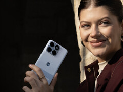 Las imágenes promocionales muestran el teléfono en diferentes colores. En la imagen: una de las fotos filtradas del Edge 70 Fusion.