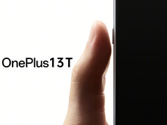 Una nueva tecla de acceso directo sustituye al deslizador de alertas en el OnePlus 13T (Fuente de la imagen: Louis Lee/OnePlus - editado)
