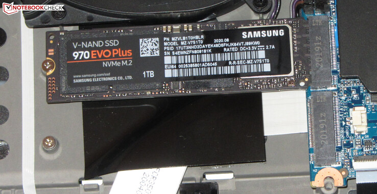 El portátil ofrece espacio para dos SSD.