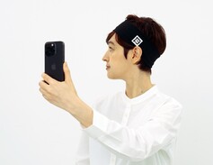 Los escáneres de cabeza y oreja cuentan con la ayuda de una diadema incluida y unas pegatinas similares a códigos QR (Fuente de la imagen: Final)