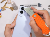 La S25 Edge. (Fuente de la imagen: JerryRigEverything vía YouTube)