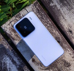 El Xiaomi 15 se lanzó con una batería de 5.400 mAh en China. (Fuente de la imagen: Vetrax Arrogant TV en Weibo)