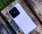 El Xiaomi 15 se lanzó con una batería de 5.400 mAh en China. (Fuente de la imagen: Vetrax Arrogant TV en Weibo)
