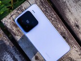 El Xiaomi 15 se lanzó con una batería de 5.400 mAh en China. (Fuente de la imagen: Vetrax Arrogant TV en Weibo)
