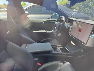 interior renovado del Model S 2026