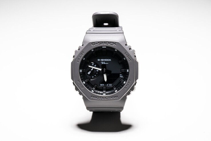 El reloj Casio G-Shock x Ron Herman GA-2100. (Fuente de la imagen: Ron Herman)