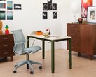 El escritorio de altura regulable Spout de Herman Miller cuenta con cuatro patas motorizadas. (Fuente de la imagen: Herman Miller)