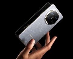 Apple al parecer lanzará su primer teléfono plegable en 2026 para competir con modelos como el Huawei Mate X6 que aparece en la imagen. (Fuente de la imagen: Huawei)