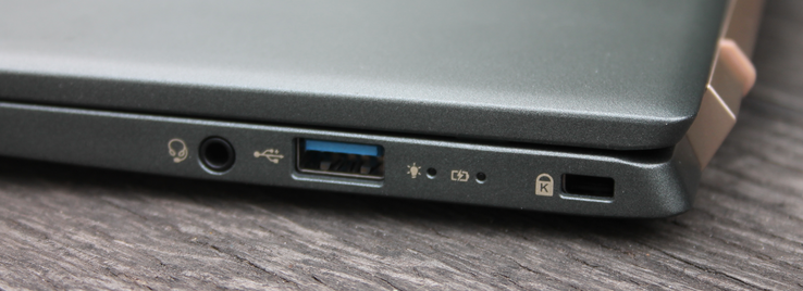 Derecha: audio de 3,5 mm, USB-A 2.0, cerradura Kensington