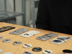 Prototipos del Nothing Phone (3a) mostrados por la empresa. (Fuente de la imagen: Eyal-M en Reddit)