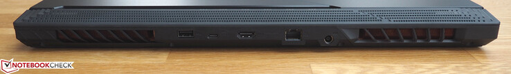 Detrás: USB-A 3.0, USB-C 3.1 Gen2 (incl. DisplayPort), HDMI, RJ45-LAN, adaptador de CA