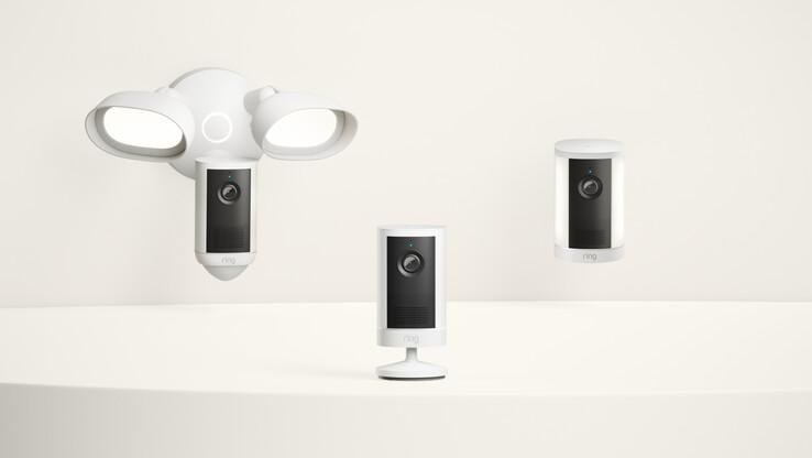 Los modelos Outdoor, Spotlight y Floodlight Cam 4K Plus llevan Retinal 4K a más tipos de instalaciones, con opciones de batería y energía solar en determinadas unidades.