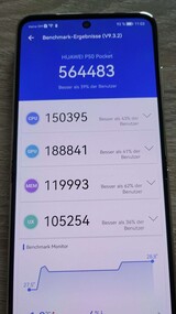 El Huawei P50 Pocket reduce el rendimiento en modo normal. Alcanza 784775 puntos en el modo de rendimiento.