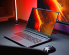 El Alienware m18 R1 con la GPU RX 7900M es uno de los pocos portátiles para juegos con tarjetas AMD. (Fuente de la imagen: NotebookcheckReviews en YouTube)