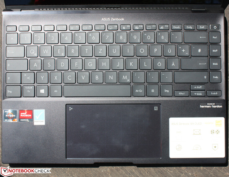 El teclado tiene una base sólida en toda la superficie.