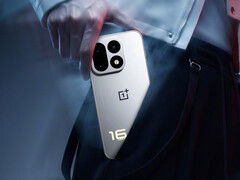El OnePlus 16 podría convertirse en uno de los dispositivos con mayor puntuación en la próxima clasificación de AnTuTu. En la imagen: una imagen promocional del teléfono.