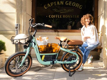 La bicicleta eléctrica de tracción directa Segway Muxi, equipada con cestas delantera y central, y asiento trasero para el pasajero. (Fuente de la imagen: Segway)