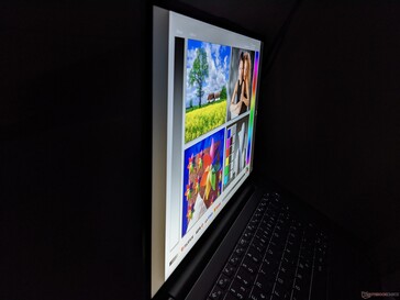Lenovo ThinkBook 13x G1 - estabilidad del ángulo de visión