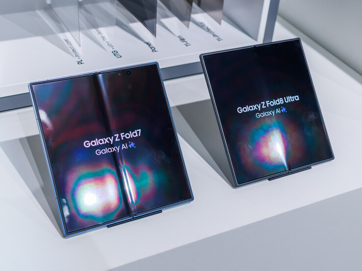 En comparación con el Galaxy Z Fold7, el borde plegable del Fold8 Ultra es más plano.